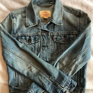 Levi’s Denim Jacket size Small - great condition!